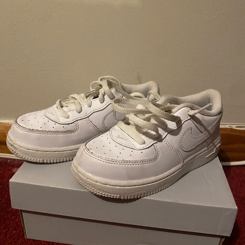 Kids Nike low tip uptown sneakers size 10